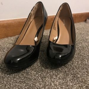 Merona basic black pumps